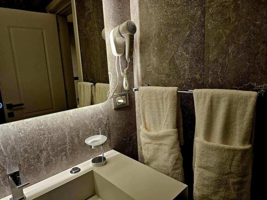 Blloku Suites, City Centre,ティラナ エクステリア 写真